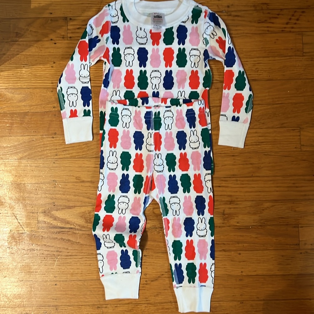 NWT Hanna Andersson Miffy Pajamas!